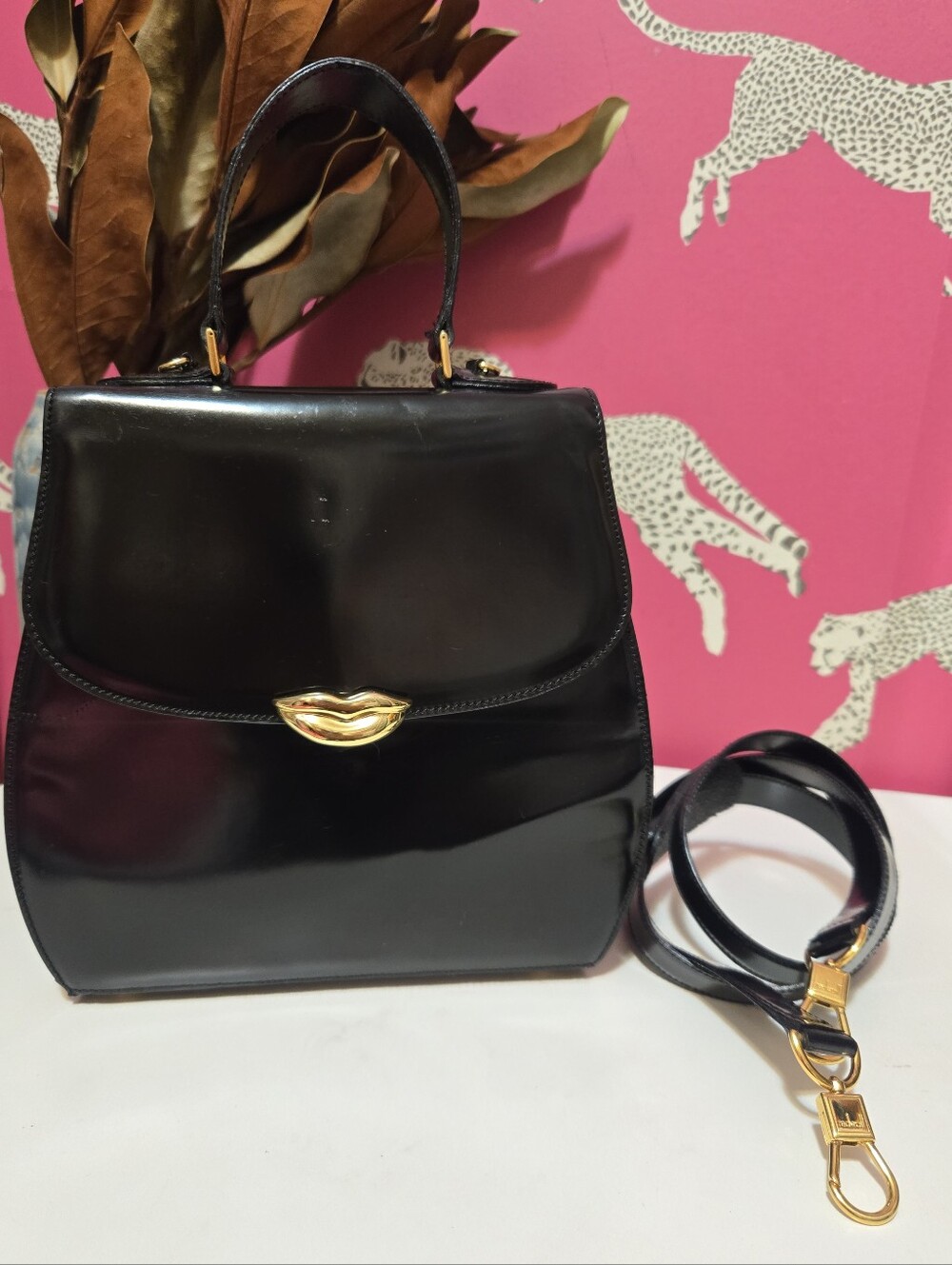 💋Vintage Rare Moschino Lips Red Wall Black Patent Leather Satchel Bag💋